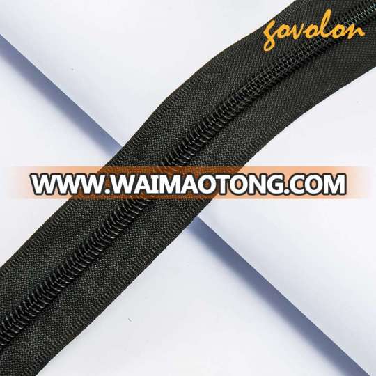 Plastic Zipper with Match Thin Teeth